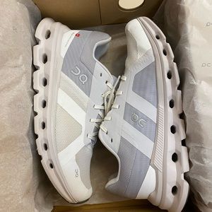 Women’s On Cloud Cloudrunner Tennis Shoes size 9